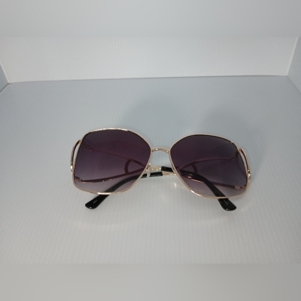 Oversized Square Gold Frames Sunglasses. Pre-Owned